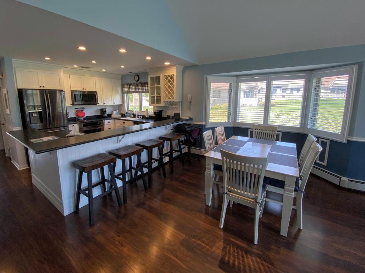 | G3 Classy Bretton townhome with AC fast wifi great mountain views right on the golf course