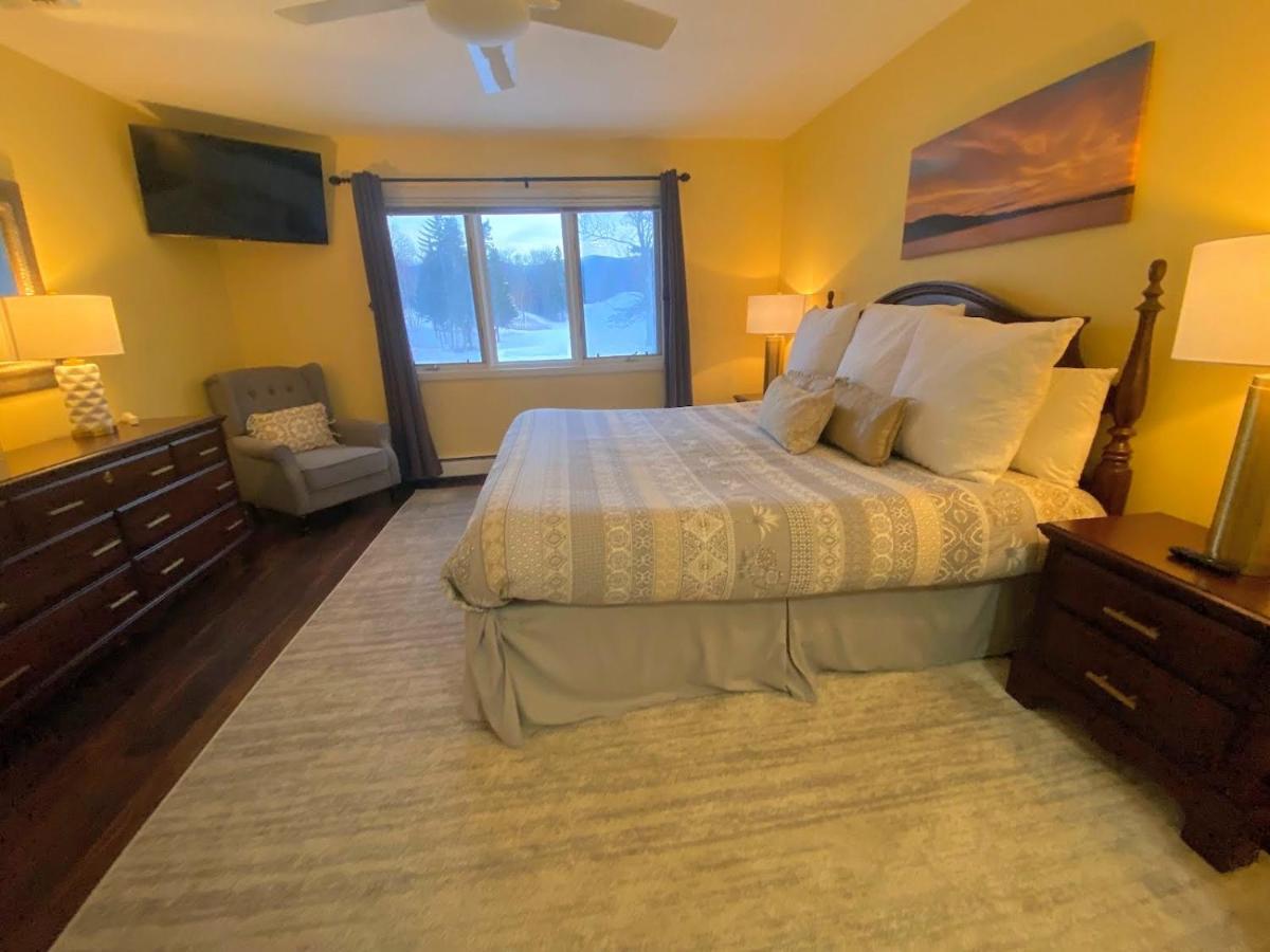 | G3 Classy Bretton townhome with AC fast wifi great mountain views right on the golf course