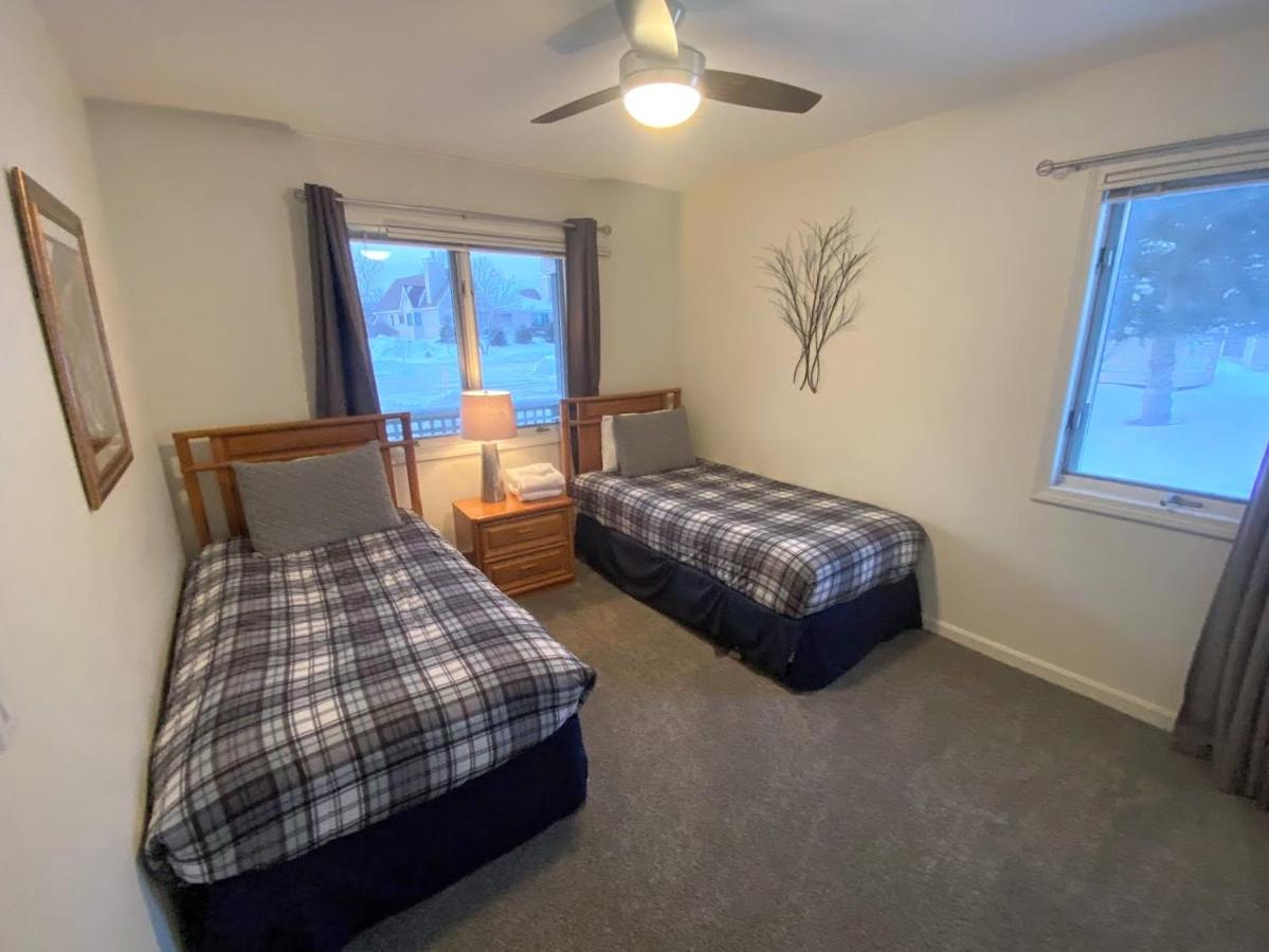 | G3 Classy Bretton townhome with AC fast wifi great mountain views right on the golf course