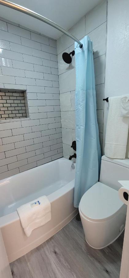 | Dragonfly Inn & Suites