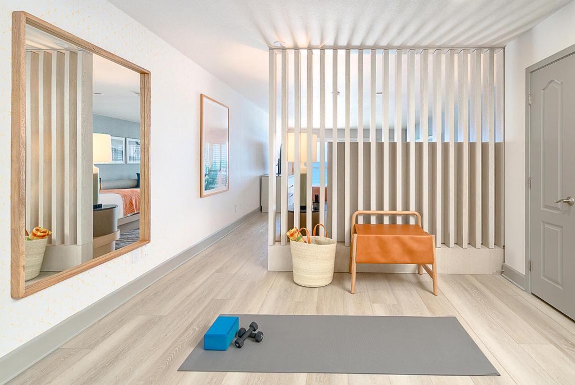 King Room with Ocean View at Beach Terrace
