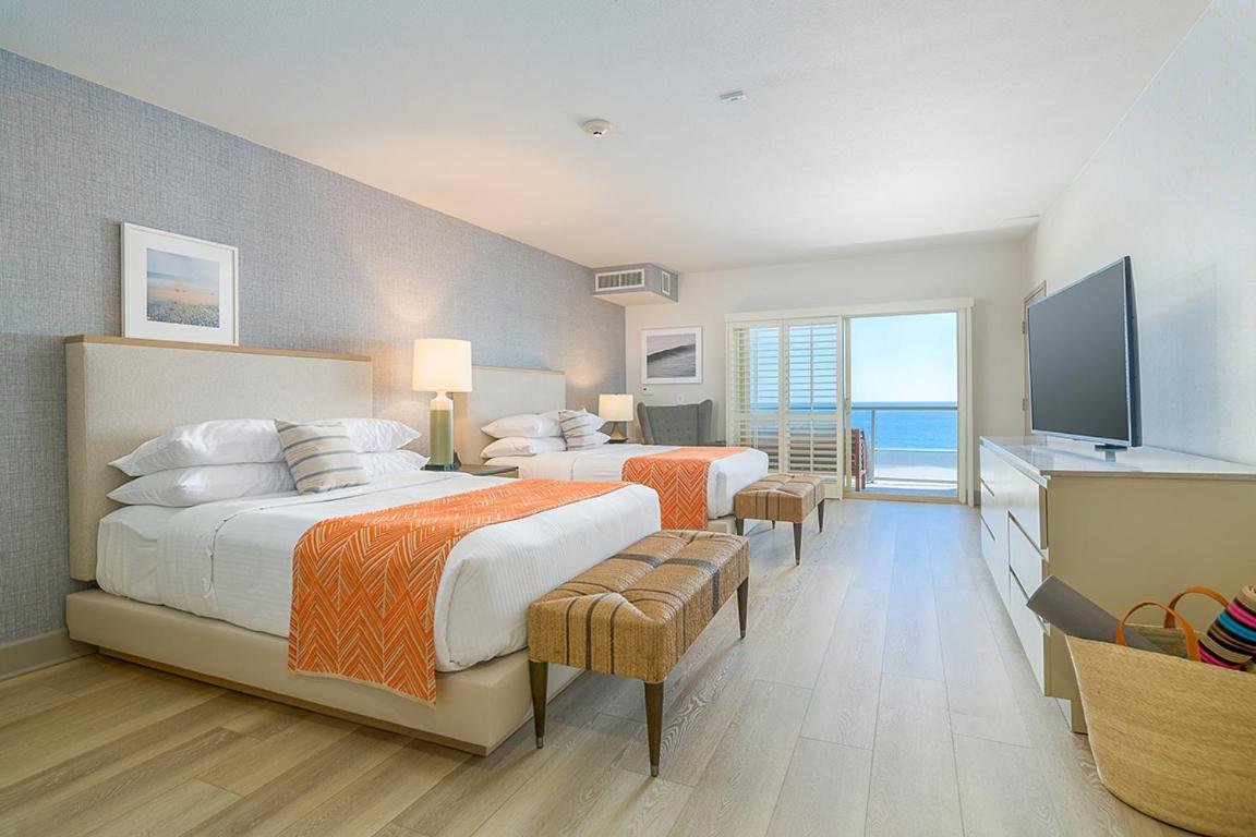 Standard King Room with Partial Sea View at Beach Terrace