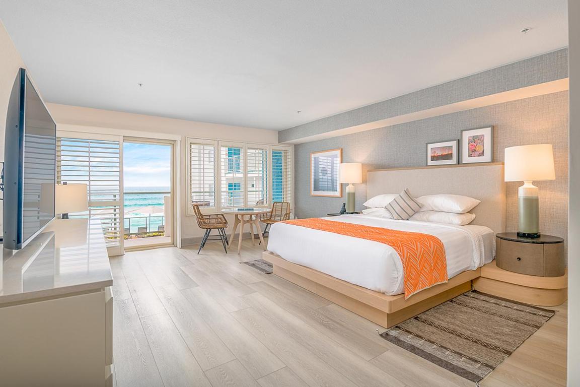 King Room with Sea View at Beach Terrace