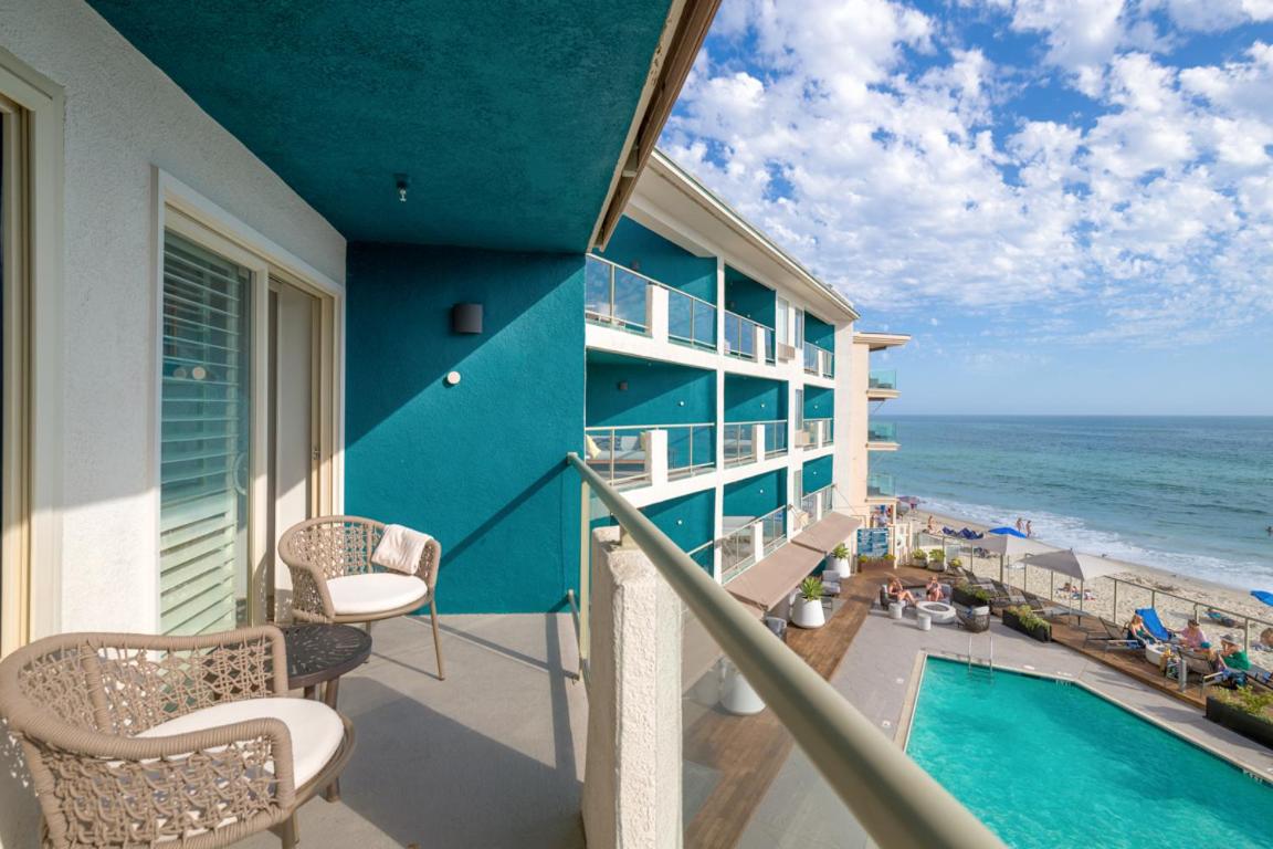 King Room with Sea View at Beach Terrace
