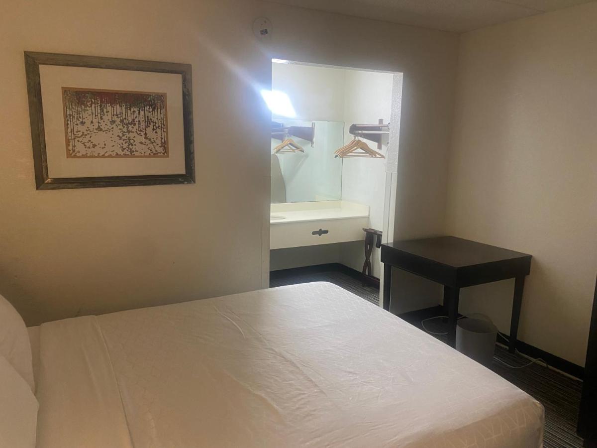 Deluxe King Suite at Budgetel