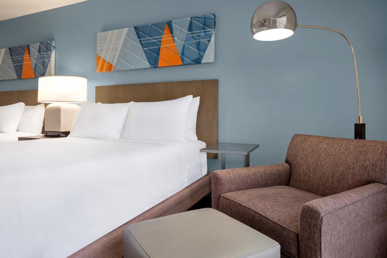 Queen Room at Hyatt House Bryan/College Station