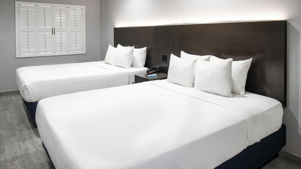 | Hollywood Inn Express LAX