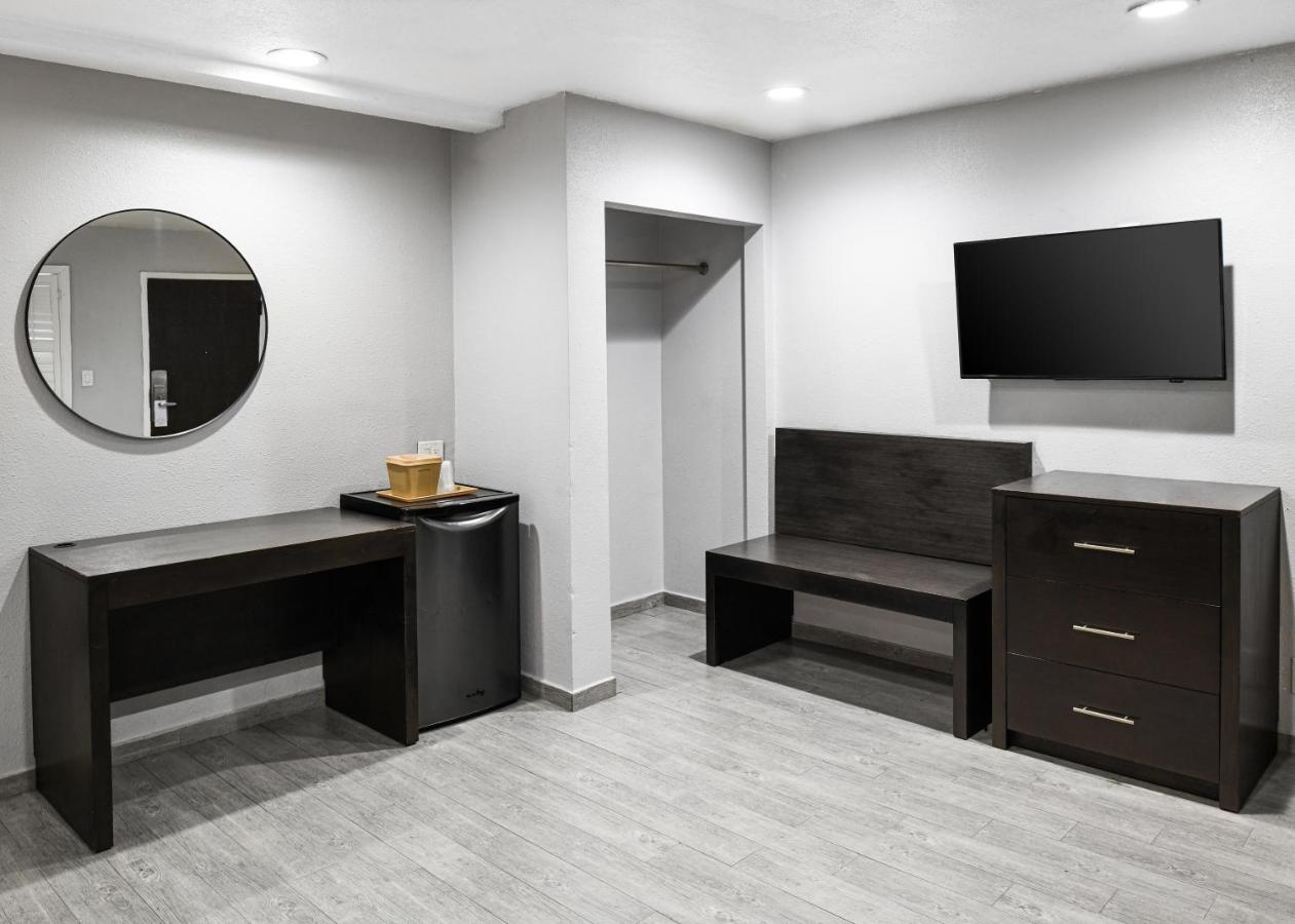 | Hollywood Inn Express LAX