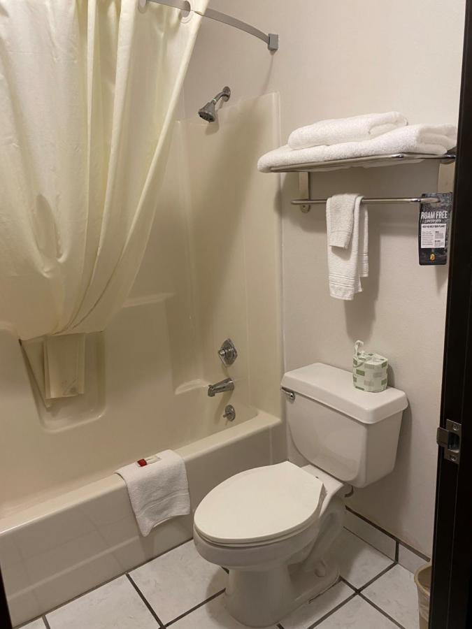 King Suite - Non-Smoking at Super 8 by Wyndham Independence