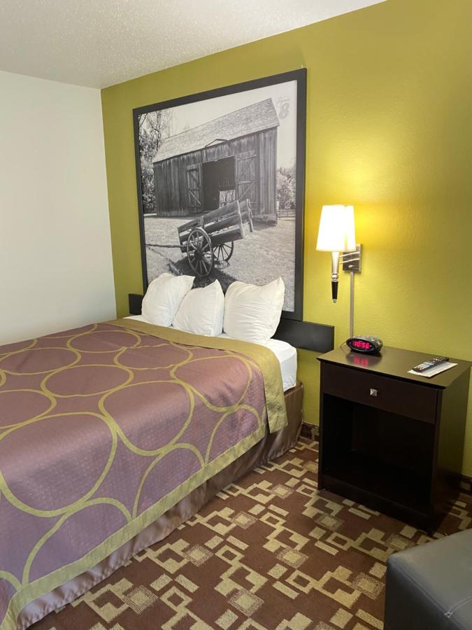 Queen Room - Non-Smoking at Super 8 by Wyndham Independence