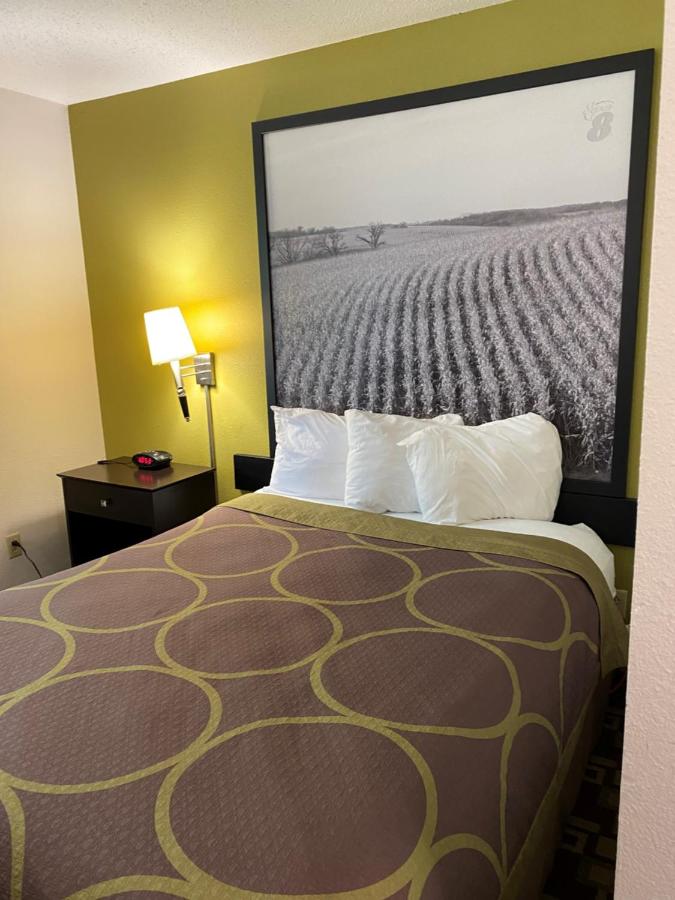 Queen Room - Mobility Access/Non-Smoking at Super 8 by Wyndham Independence