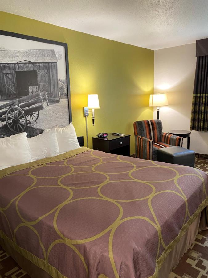 Queen Room - Non-Smoking at Super 8 by Wyndham Independence
