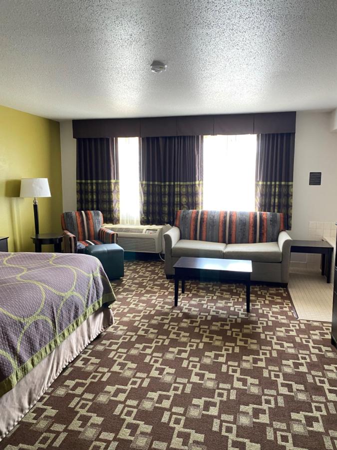 King Suite - Non-Smoking at Super 8 by Wyndham Independence