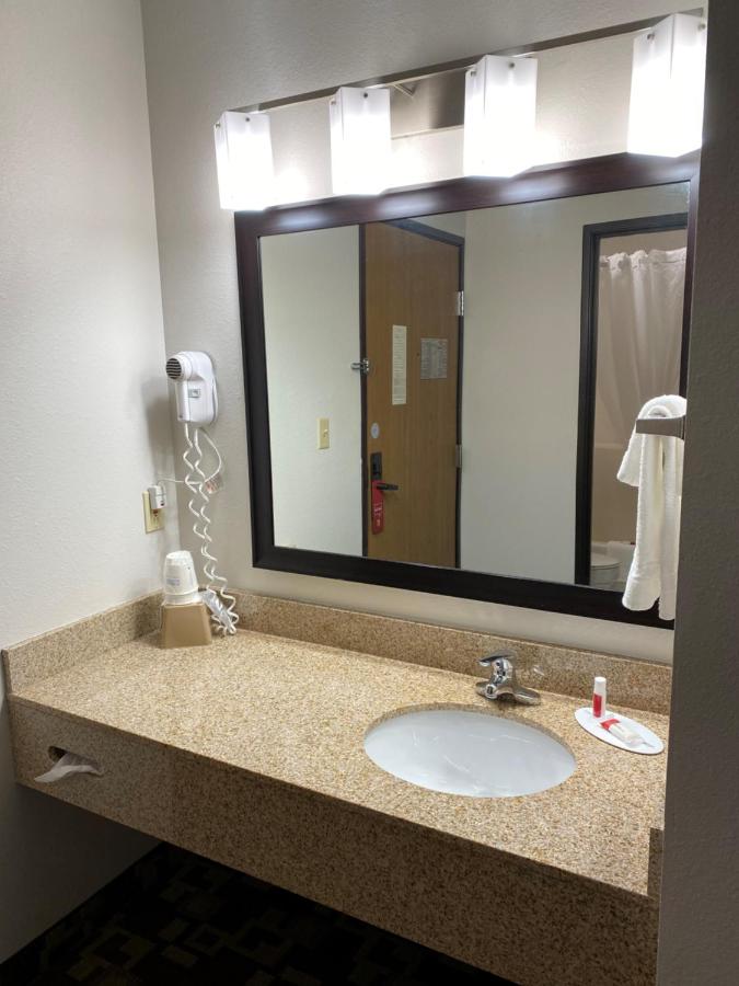 Queen Room - Non-Smoking at Super 8 by Wyndham Independence