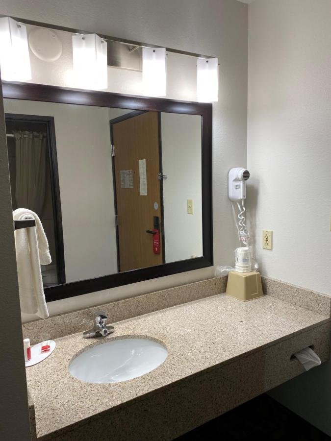 King Suite - Non-Smoking at Super 8 by Wyndham Independence