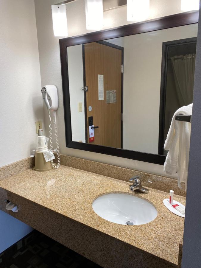 Queen Room - Non-Smoking at Super 8 by Wyndham Independence