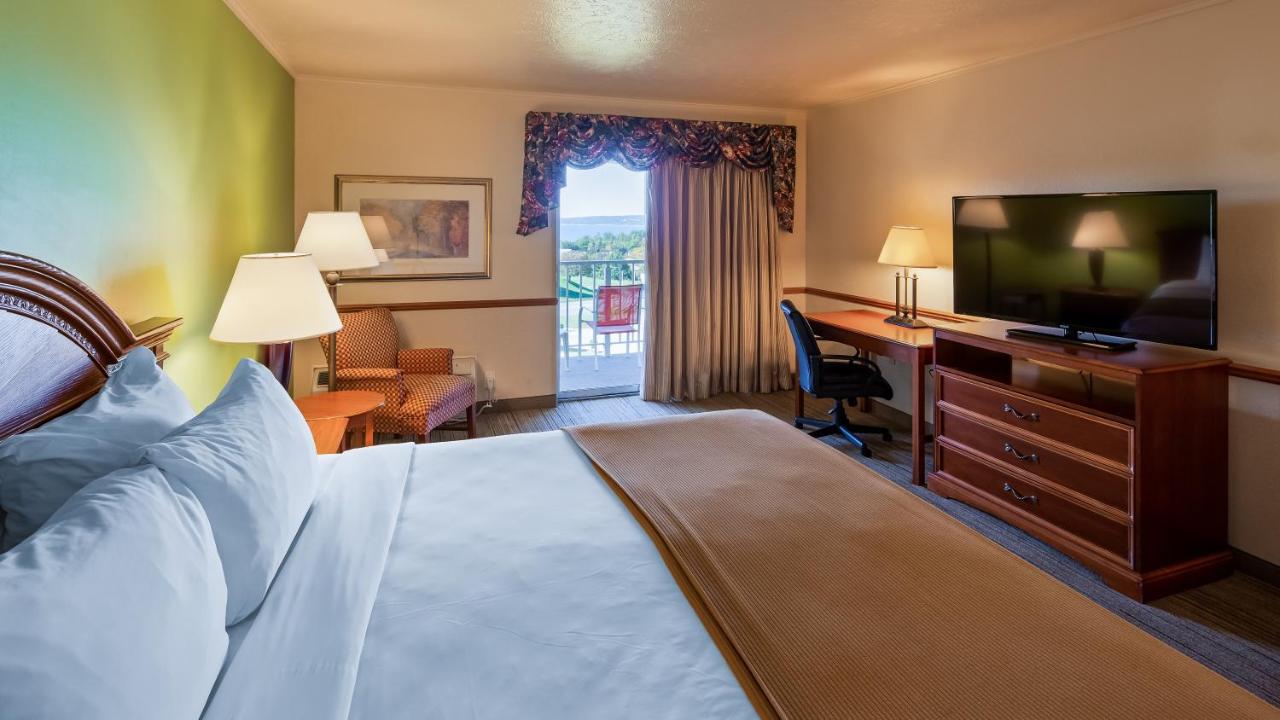 King Room with Balcony and Bay View at Apple Tree Inn, SureStay Collection by Best Western