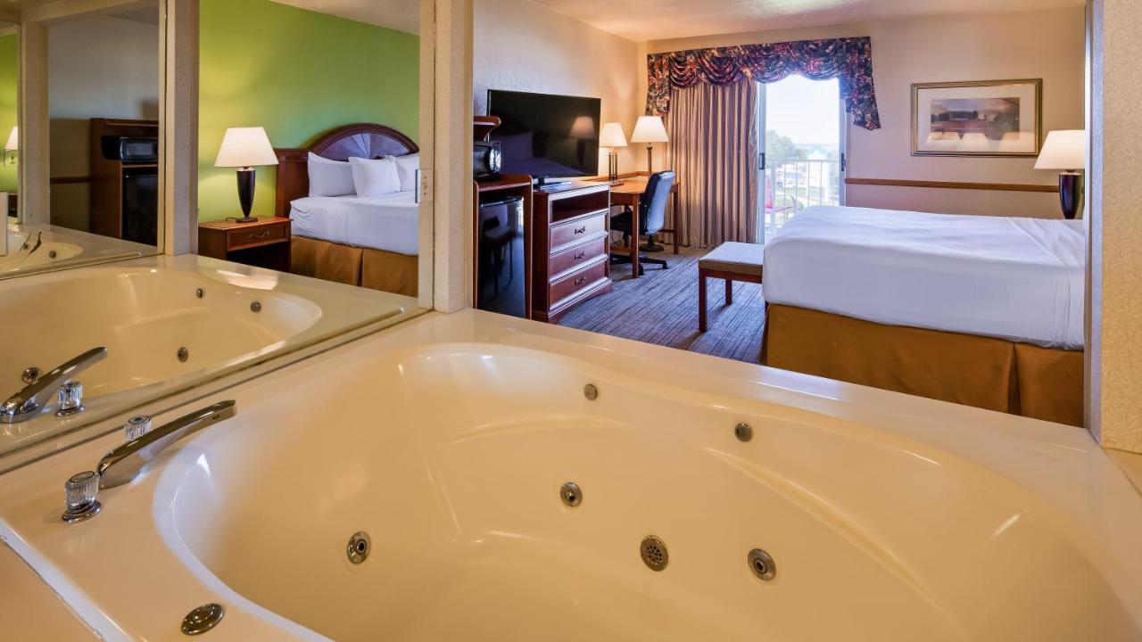 King Room with Balcony at Apple Tree Inn, SureStay Collection by Best Western