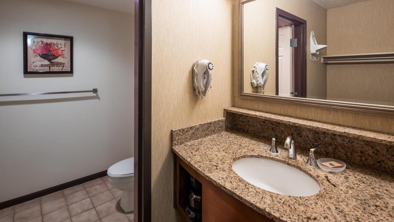 King Room with Balcony at Apple Tree Inn, SureStay Collection by Best Western