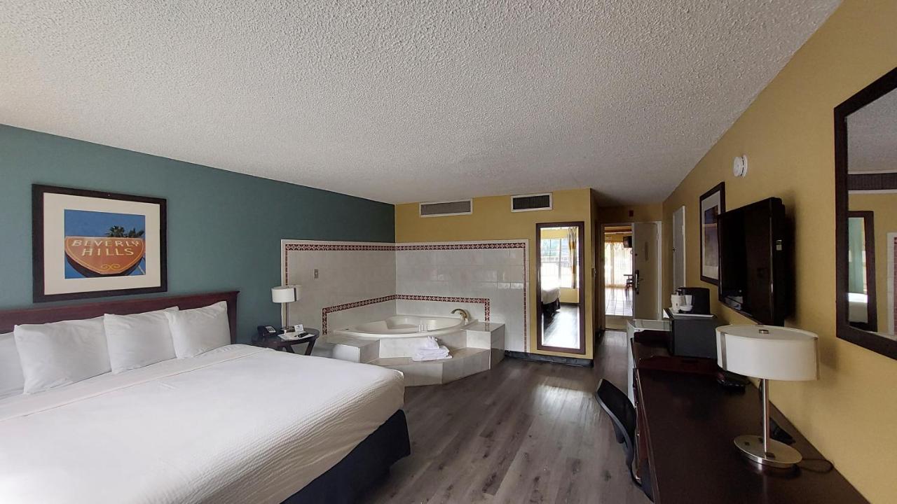 King Room with Spa Bath at Ville 718