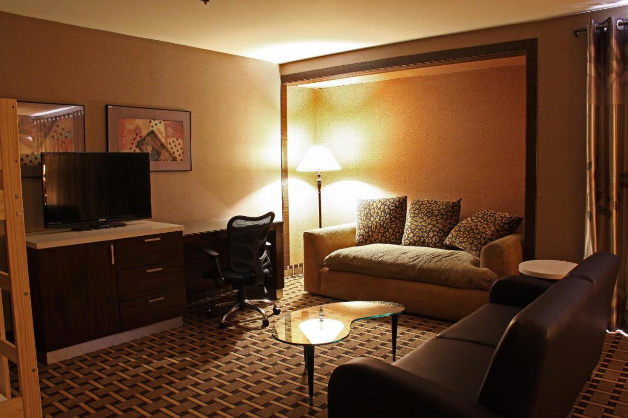 Family Suite at LA Crystal Hotel - Los Angeles Area