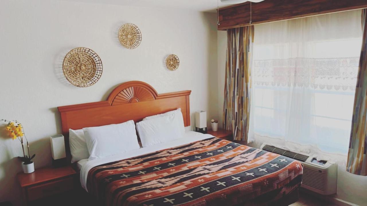 King Suite with Spa Bath - Non-Smoking at The Classic Desert Aire Hotel
