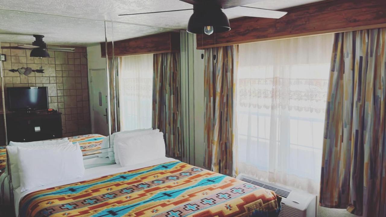 King Suite with Spa Bath - Non-Smoking at The Classic Desert Aire Hotel