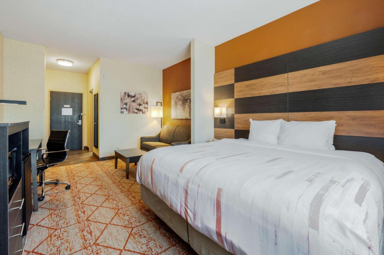 King Room with Sofa Bed at Best Western Plus Warsaw