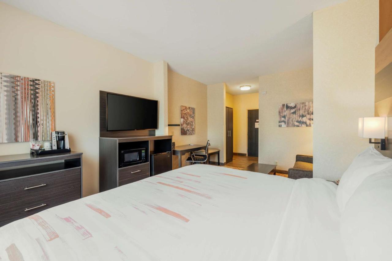 King Room with Sofa Bed at Best Western Plus Warsaw