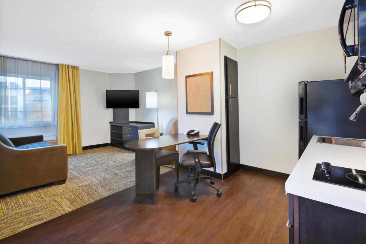 One-Bedroom Queen Suite - Disability Access/Non-Smoking at Candlewood Suites Huntersville by IHG