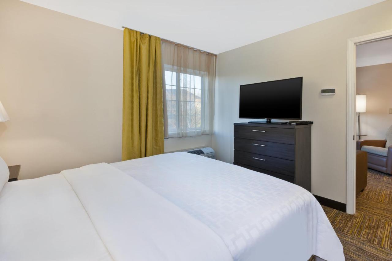 One-Bedroom Queen Suite - Non-Smoking at Candlewood Suites Huntersville by IHG