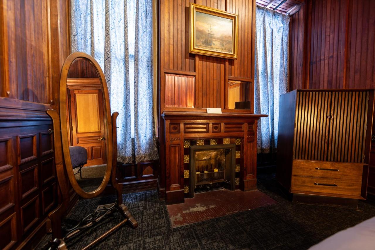 Deluxe Queen Suite at Traveler's Rest Hotel