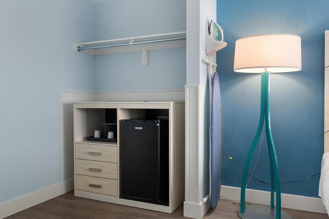 Standard Room With Two Double Beds - Pet Friendly at Fenwick Inn