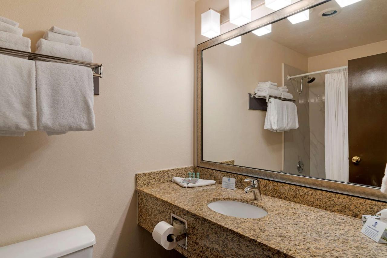 King Suite with Poolside - Non-Smoking at Best Western Pony Soldier Inn - Airport