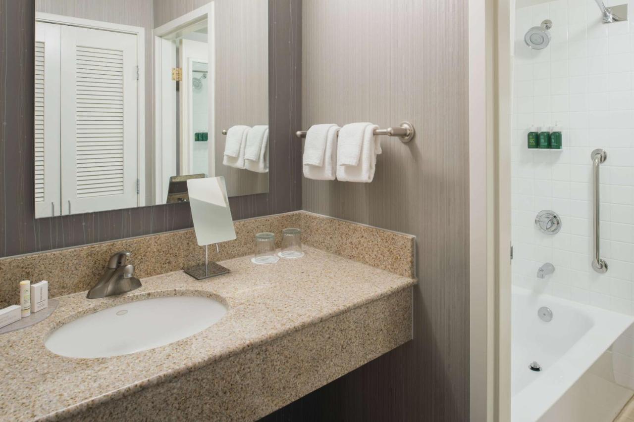 Two Bedroom Suite with Two Queen Beds at Sonesta Select Seattle Bellevue Redmond