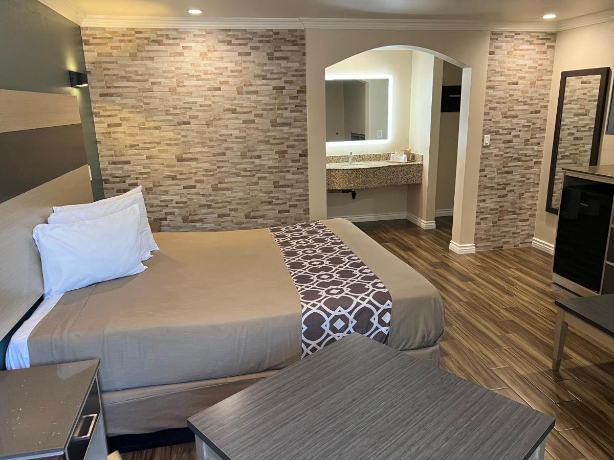 | Walnut Inn & Suites West Covina