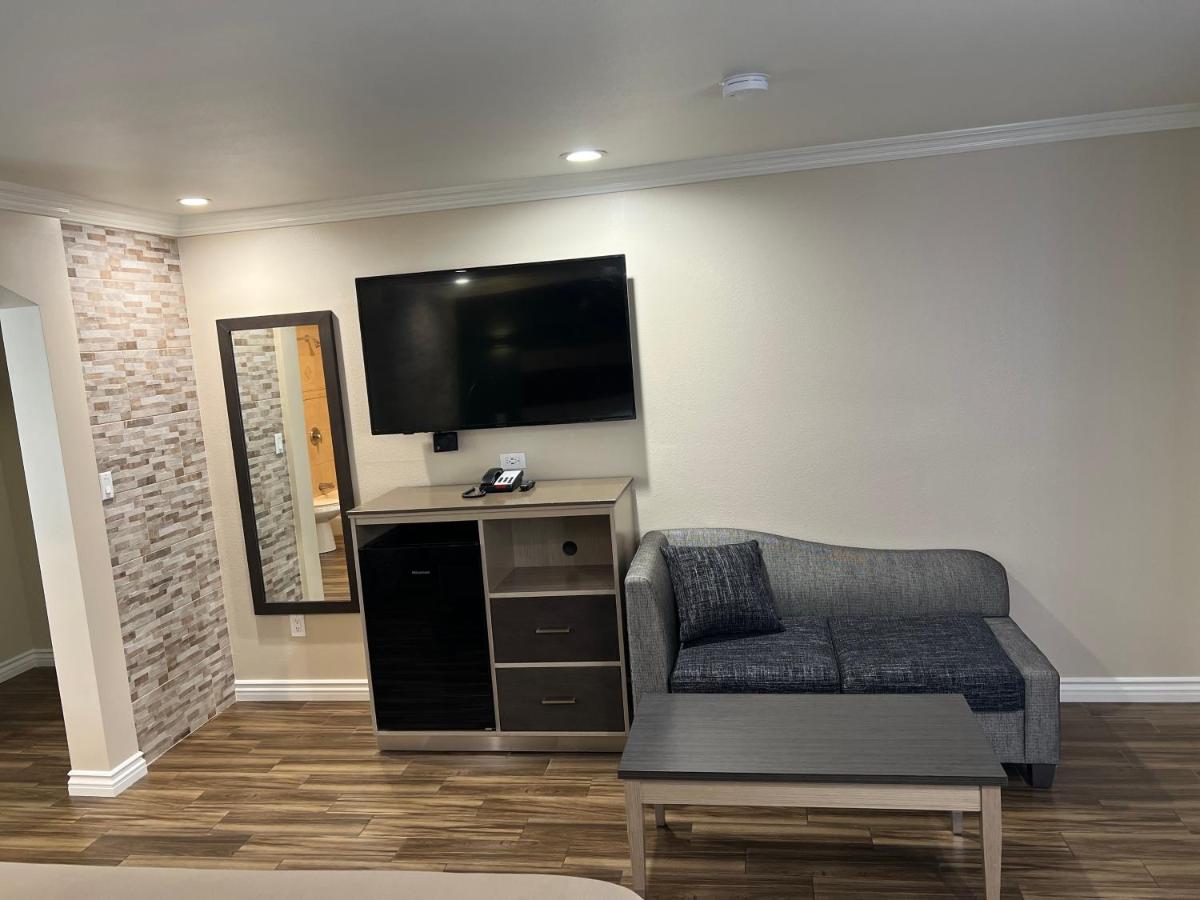 | Walnut Inn & Suites West Covina