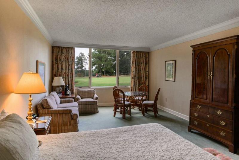 | The Inn at Houndslake