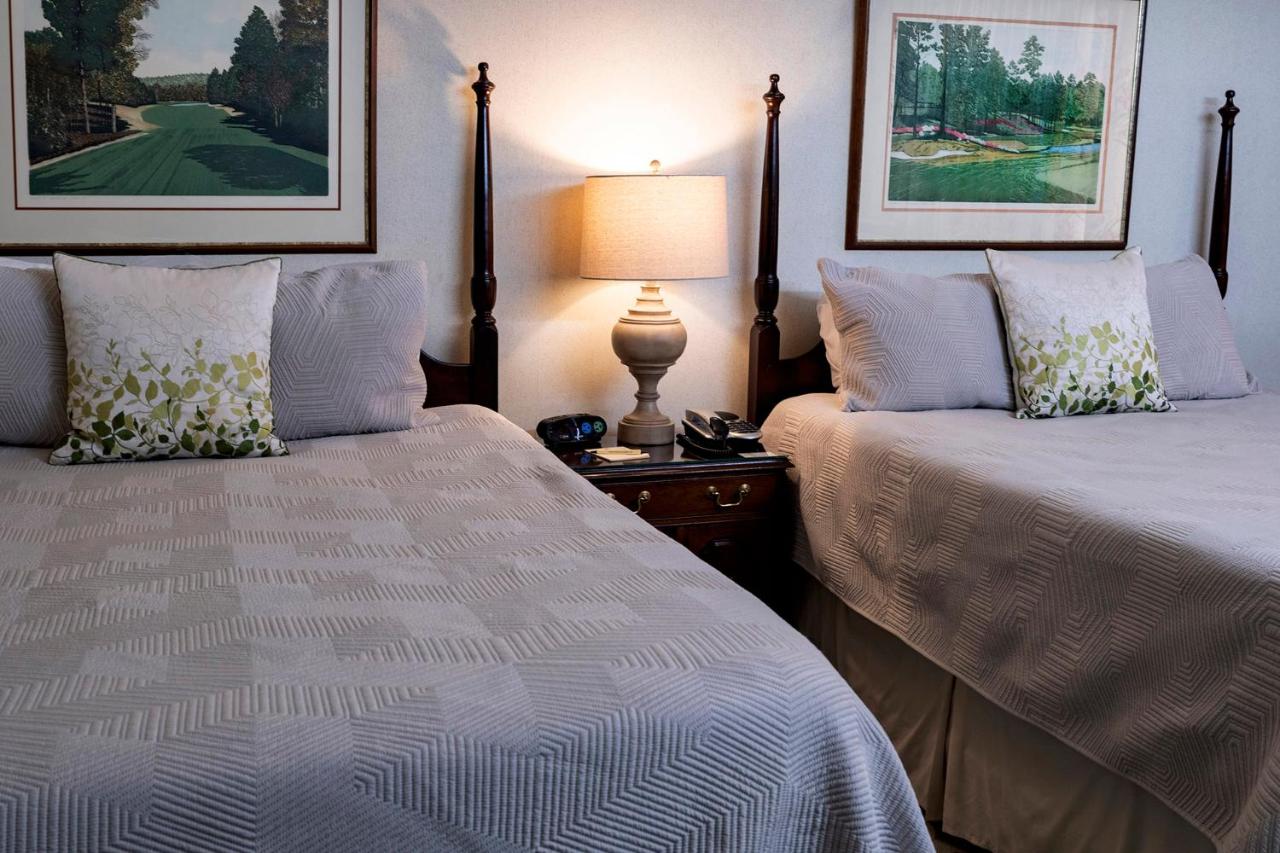 | The Inn at Houndslake
