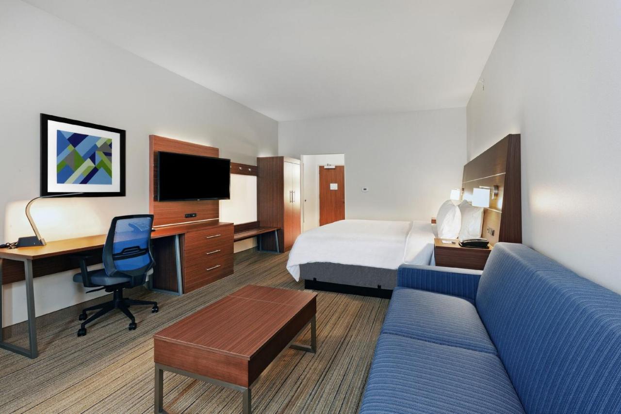 King Suite - Non-Smoking at Holiday Inn Express & Suites Tulsa Northeast - Owasso by IHG