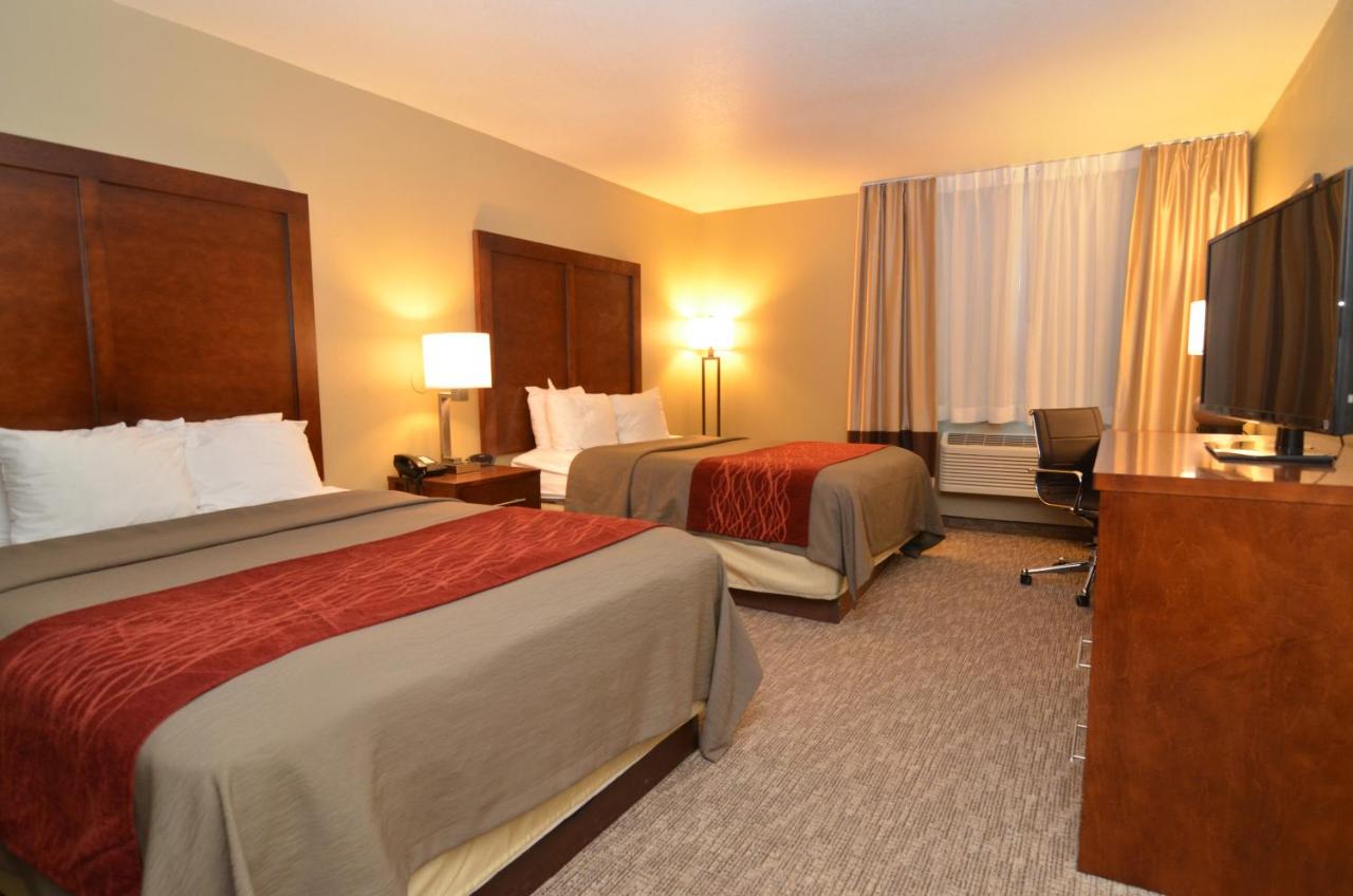 Queen Room with Two Queen Beds - Non-Smoking at Comfort Inn Marshalltown South