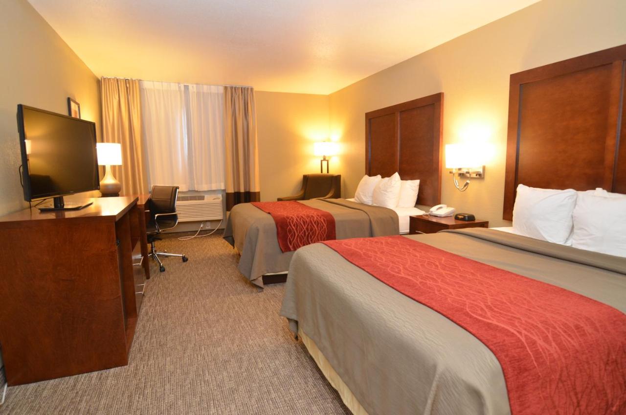 Queen Room with Two Queen Beds - Non-Smoking at Comfort Inn Marshalltown South