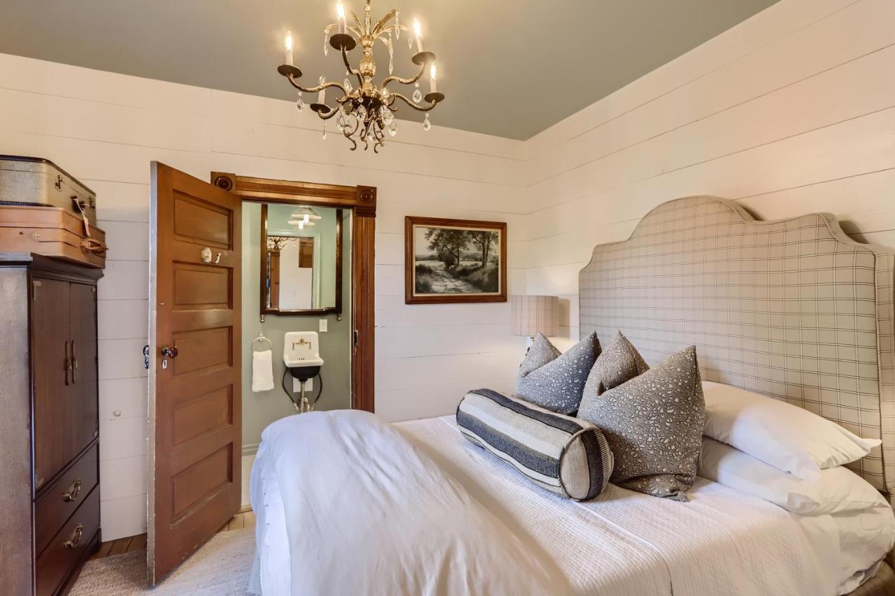 | A-Lodge Lyons