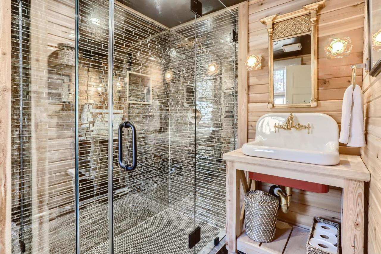 | A-Lodge Lyons