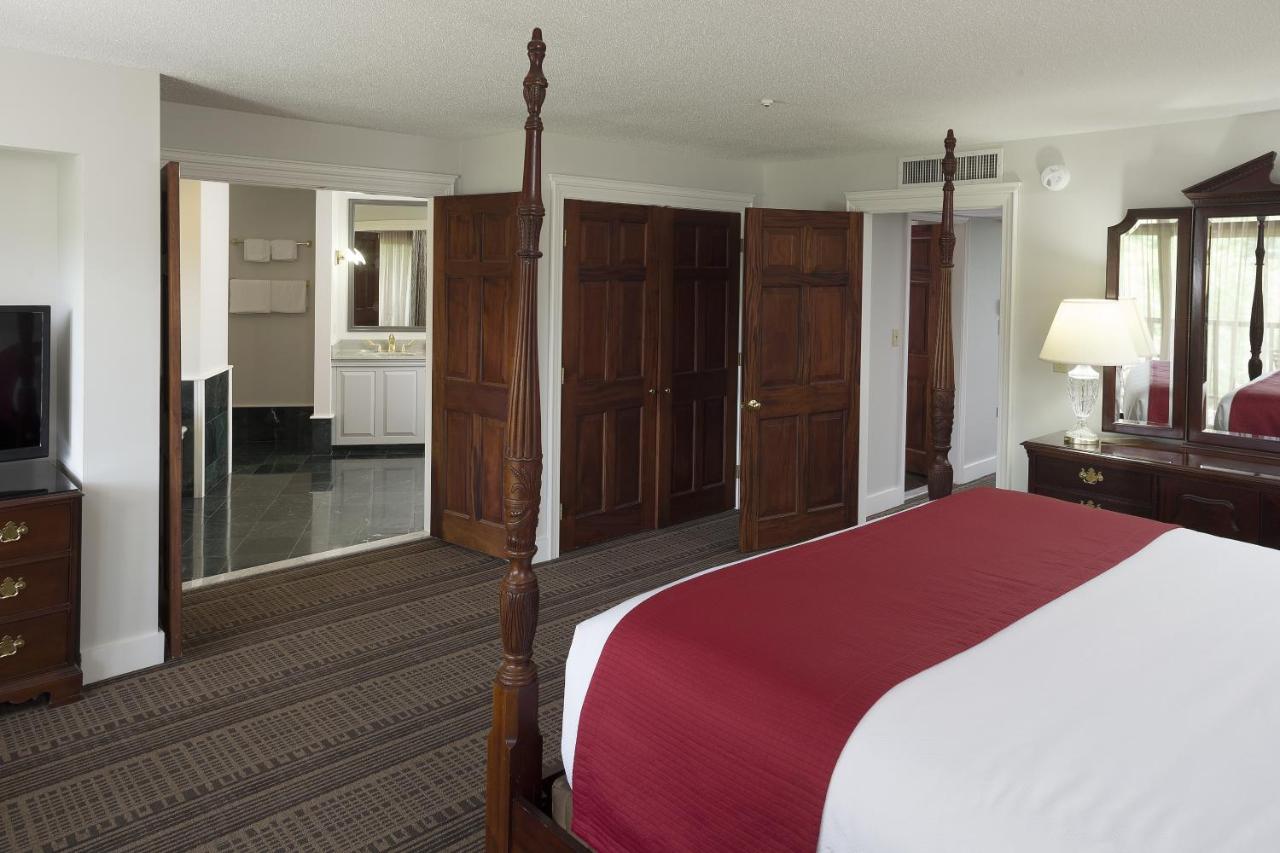 Deluxe Suite at Fairbanks Inn