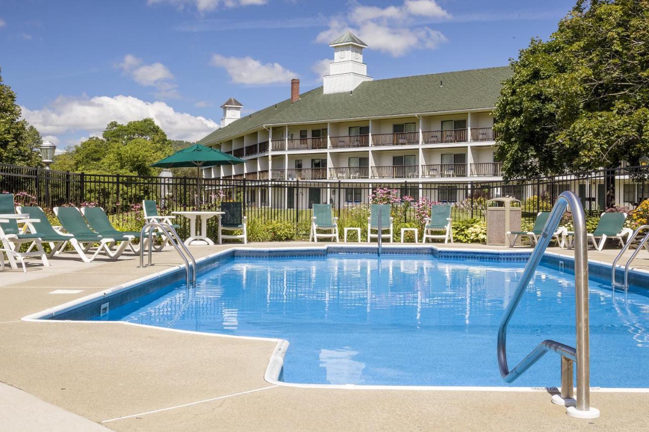 Courtyard Level with Two Queen Beds at Fairbanks Inn