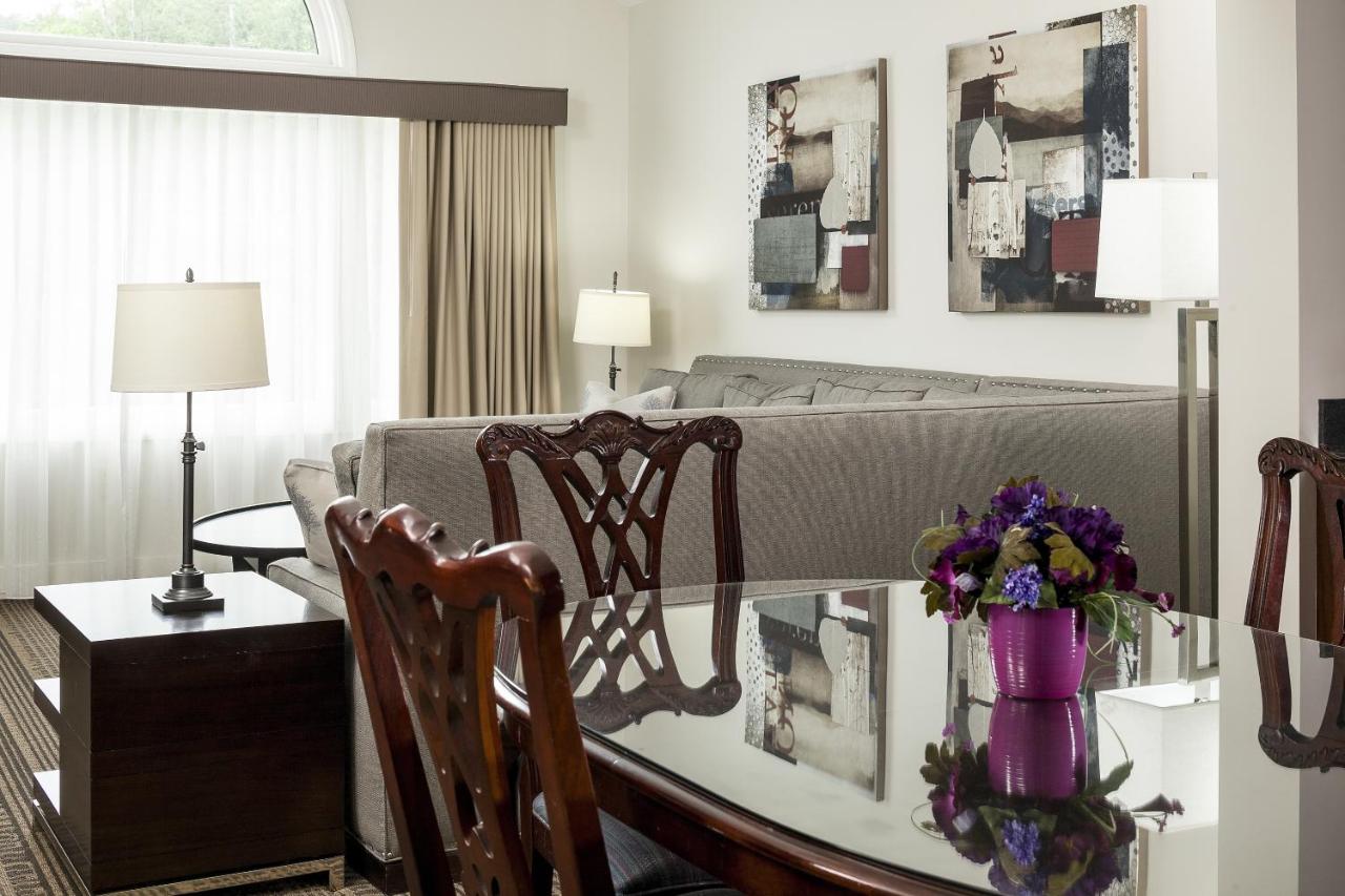 Deluxe Suite at Fairbanks Inn