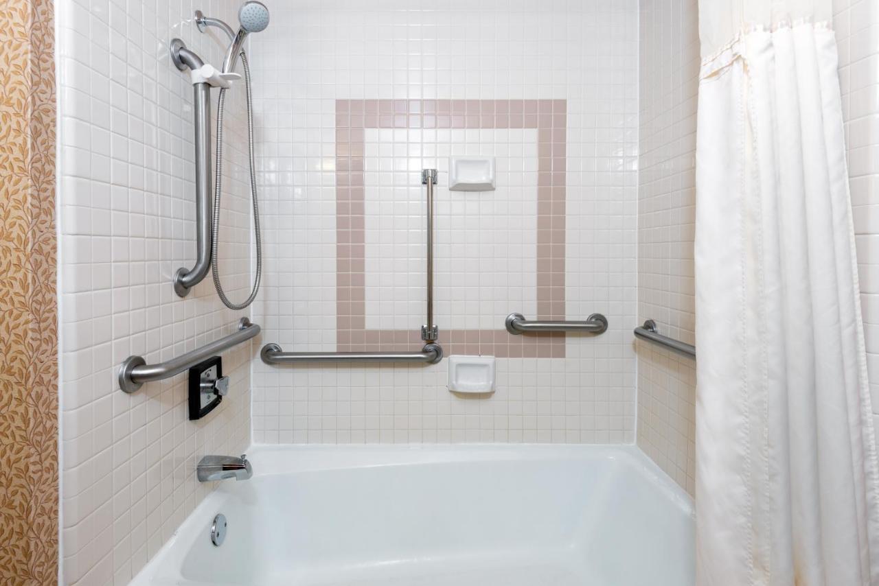 King Room - Disability Access at Capitol Plaza Hotel Jefferson City