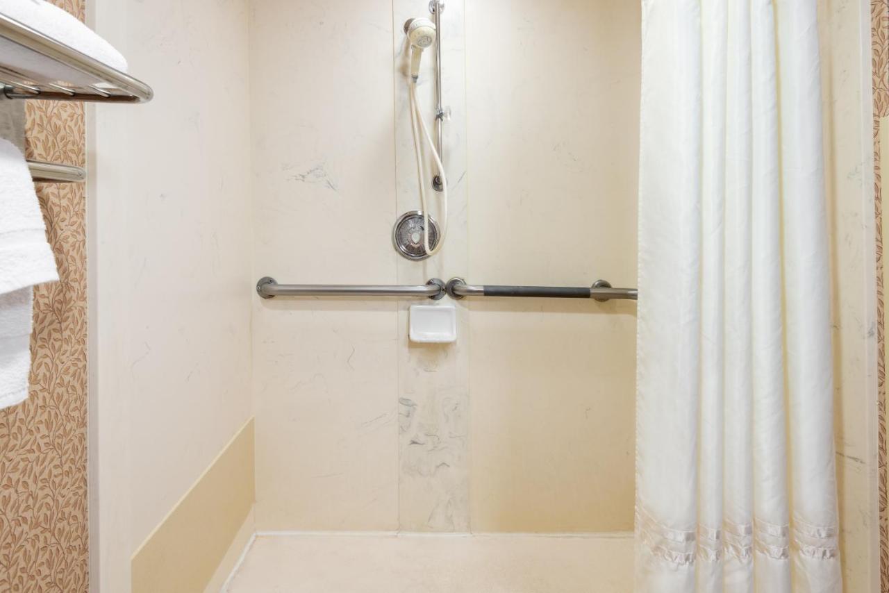 King Room - Disability Access at Capitol Plaza Hotel Jefferson City