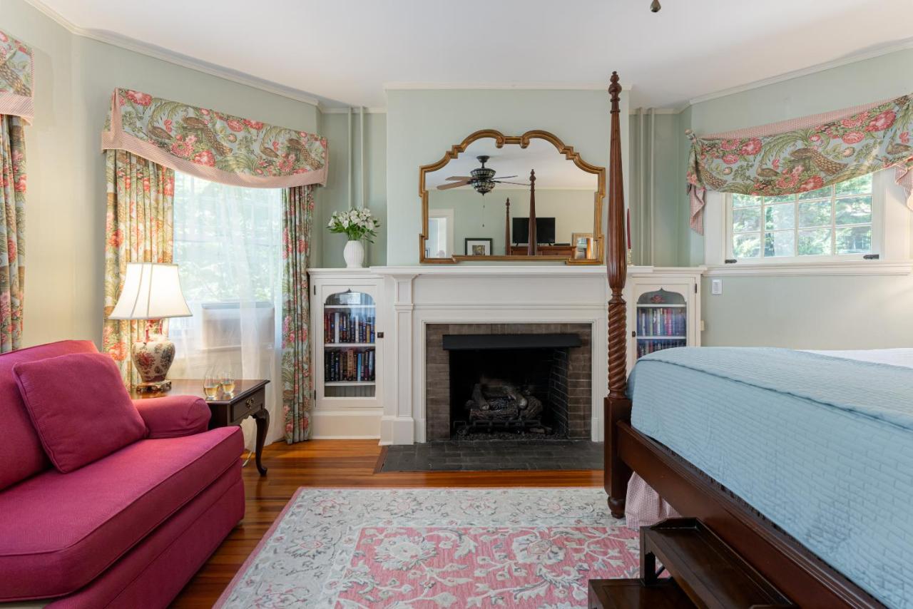 | Pinecrest Bed & Breakfast